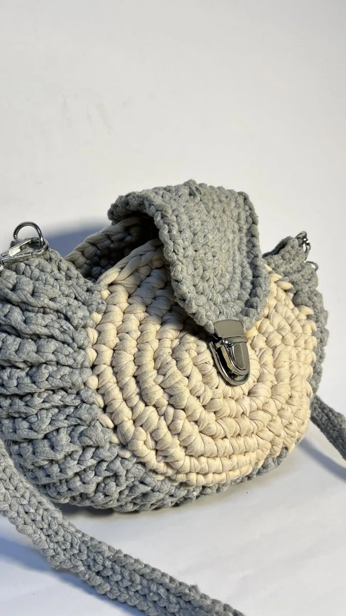 Bolso tejido en trapillo