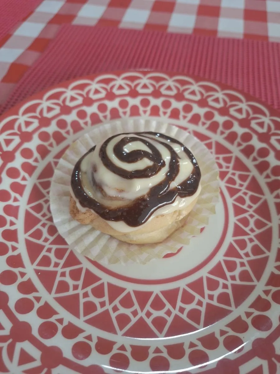 Rollos de canela con toppings de nutella